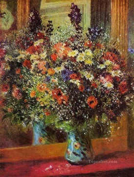 印象派の花 Painting - 鏡の前の花の花束 ピエール・オーギュスト・ルノワール